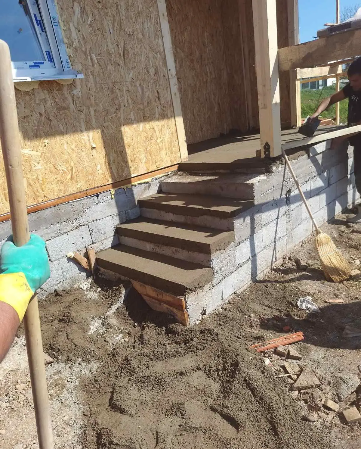 Mašinsko doziranje i razastiranje mešavine za košuljicu