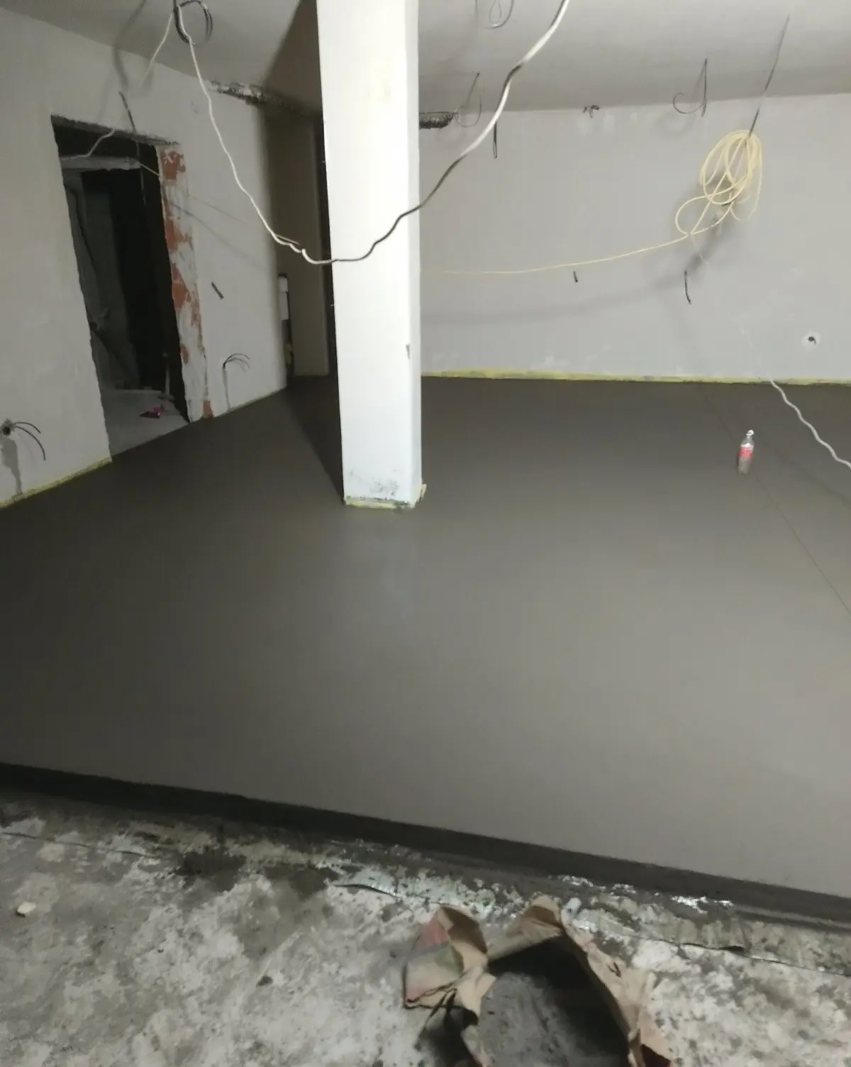 Nivelisana cementna košuljica u toku izvođenja